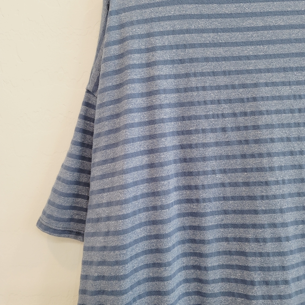 💕 LulaRoe Irma Tunic Top Blue & Gray Stripes Size XS - Picture 4 of 8